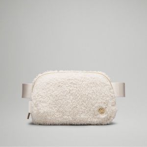 Lulu lemon sherpa cross body